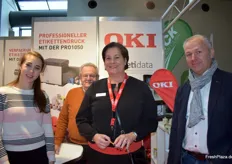 The team from OKI EUROPE Ltd. around Heike Janouch (2nd from left). Oki Europe sells various printer solutions.